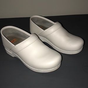 Dansko Women’s XP Professional Clogs